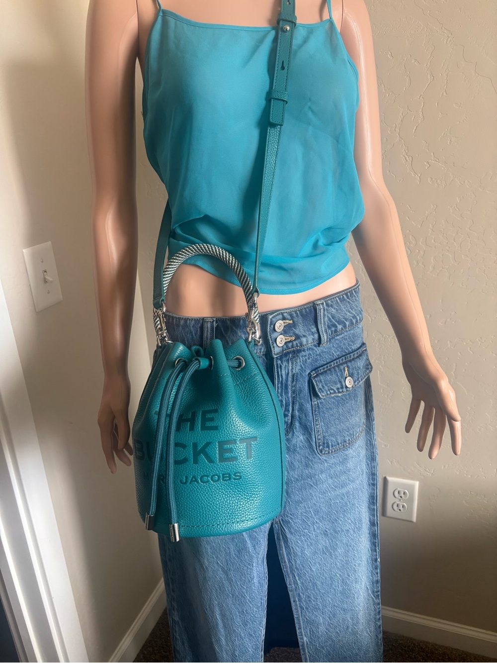 Marc Jacobs The Bucket Small Leather Drawstring Handbag in Teal - Picture 14 of 15